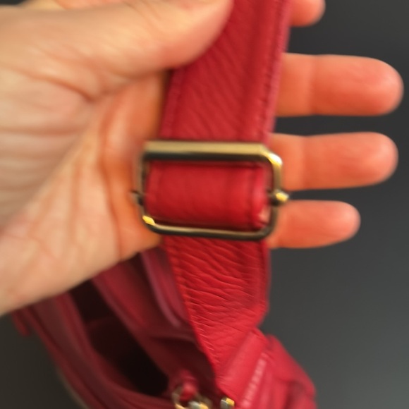 Bueno Vintage NWT purse, red, plethora of pockets! Adjustable strap - Picture 14 of 14